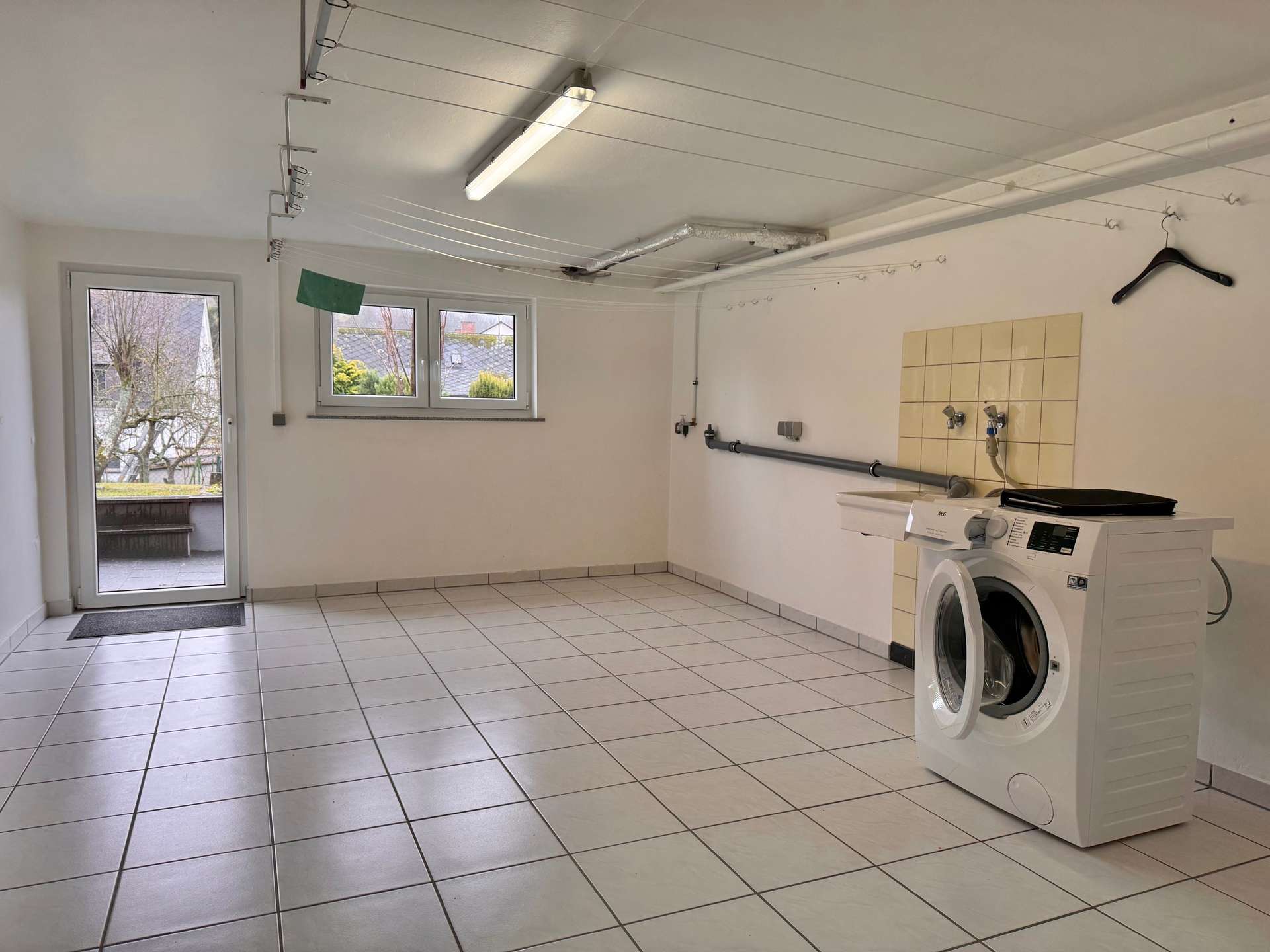 SEHR GEPFLEGT, Stellplatz oder Garage m&ouml;glich, ruhige Lage